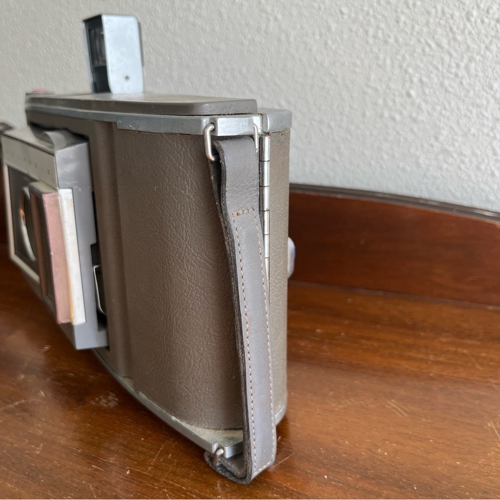 vintage polaroid land camera model J66 - Picture 6 of 14